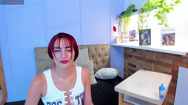 Alicecoule  online show from July 14, 6:34 pm