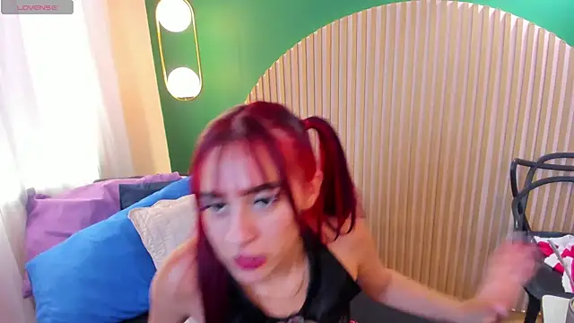 Alicecoule  online show from July 11, 3:01 pm