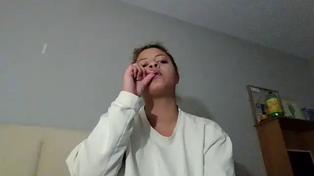madzbailey online show from May 24, 11:14 pm