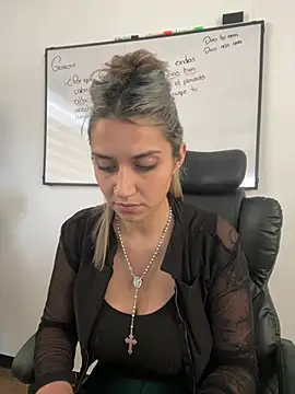 Isabella varella- online show from July 20, 1:57 pm