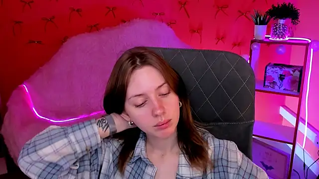 MeganClapp online show from May 9, 5:42 am