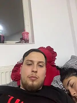 doubletrouble9 online show from April 6, 12:32 am