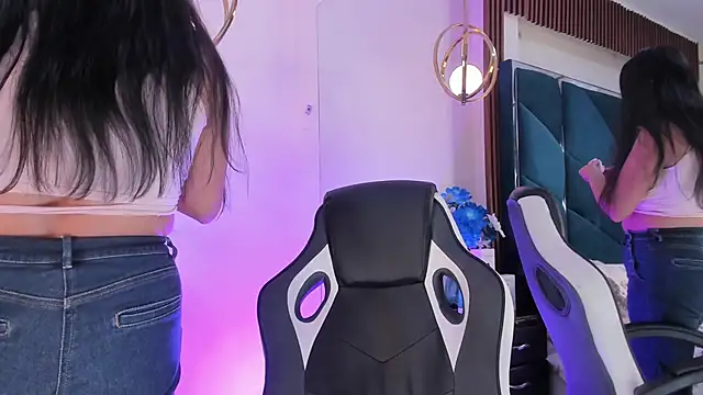 AprilMiiller online show from May 26, 1:54 pm