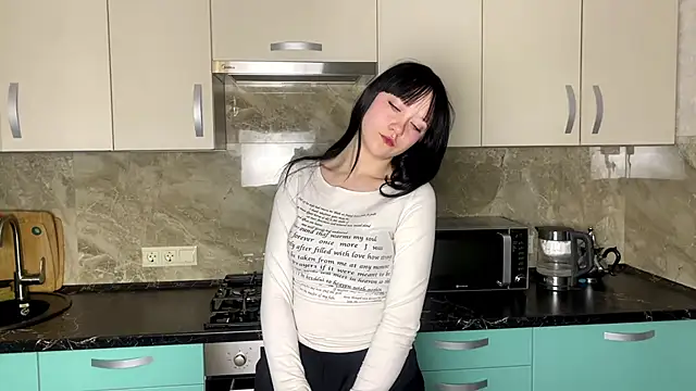 auroriell online show from April 6, 4:01 am