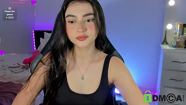 esmeralda le online show from June 30, 10:20 pm