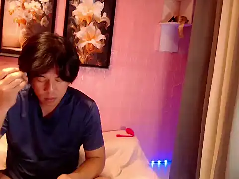 akiramoore online show from May 14, 7:25 am