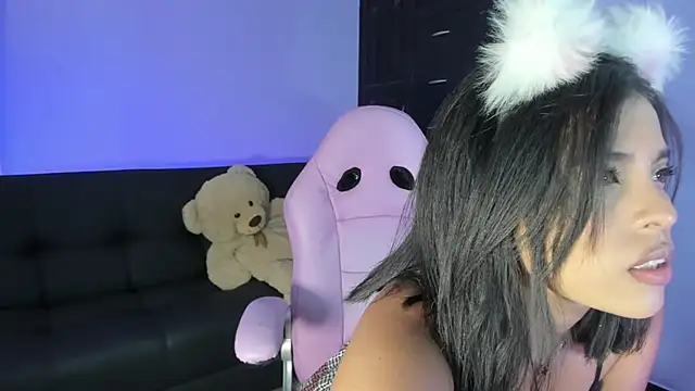 amarawalker1 online show from April 14, 4:45 am