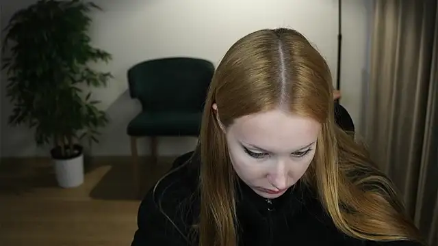 AlmedaWalmer online show from April 7, 3:25 pm