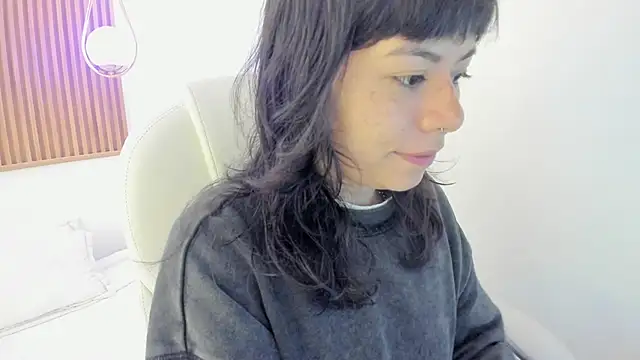 ghostmila online show from May 21, 1:42 pm