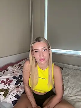 BlondeChiara online show from April 8, 6:21 pm