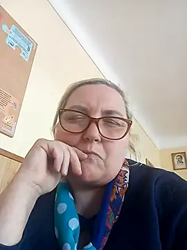 AureliaSky598 online show from May 6, 9:13 am