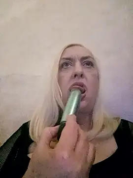 Julia20X online show from April 21, 4:03 pm