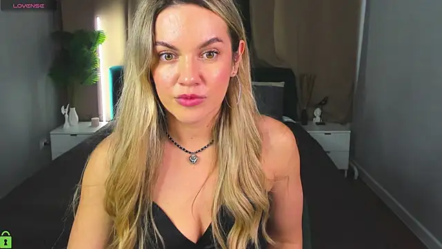 Jennifer Perezz online show from April 27, 9:06 am