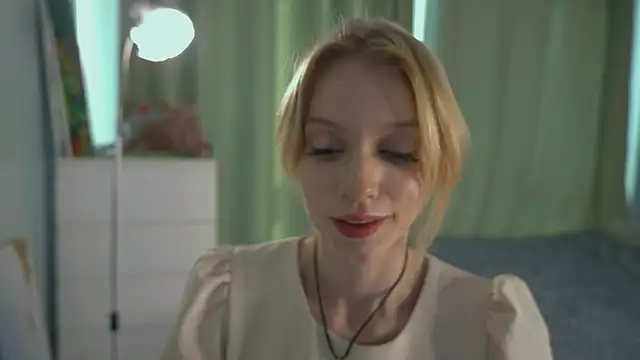 GildaThurgood online show from April 15, 4:57 am