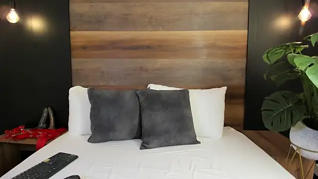 jade spinters online show from June 12, 7:44 pm