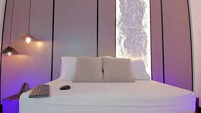 jade spinters online show from June 18, 8:03 pm