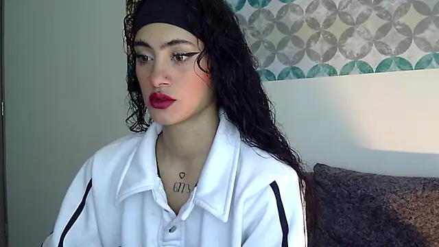 shelsy d online show from April 15, 9:15 pm