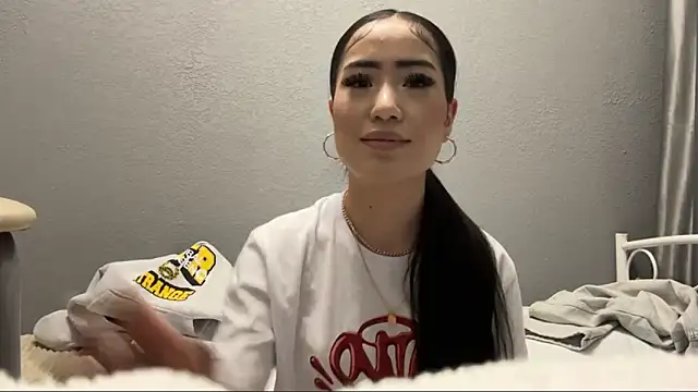 YukkiBones online show from April 18, 10:53 pm