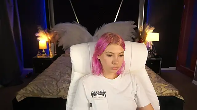 PinkyTrix online show from July 14, 7:18 pm