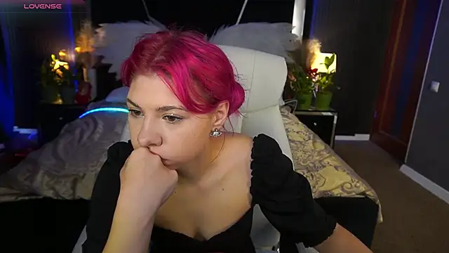 PinkyTrix online show from April 25, 12:41 pm