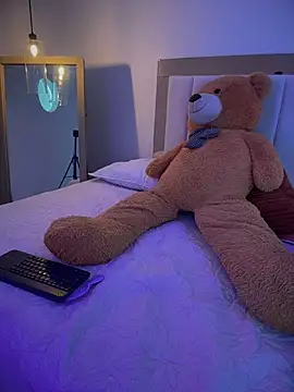 Iam Milly  online show from April 15, 8:31 pm