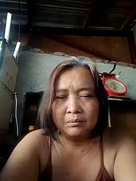 jeanyummytits online show from April 29, 5:43 am