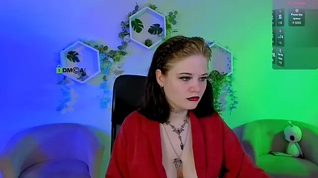 nikki kiss  online show from July 10, 8:48 am