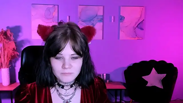 nikki kiss  online show from April 27, 2:25 pm