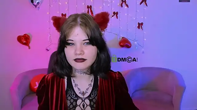 nikki kiss  online show from May 17, 9:19 am