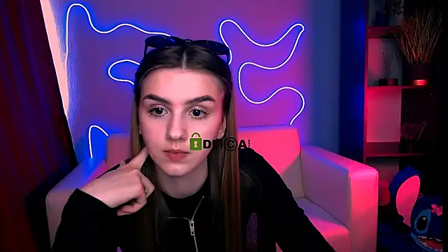 emma hazell online show from April 27, 2:03 pm