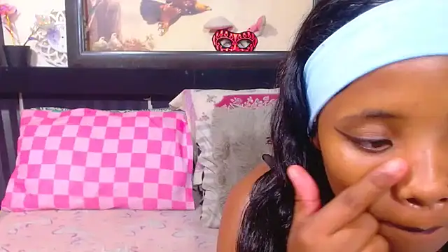 YoungBarbiexx online show from July 14, 8:13 pm