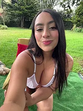 JuliettaGmz online show from June 4, 4:00 pm