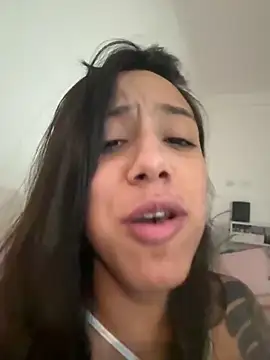 NicolleCooper online show from April 18, 3:53 am