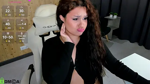 nicolewoss online show from June 23, 11:30 am