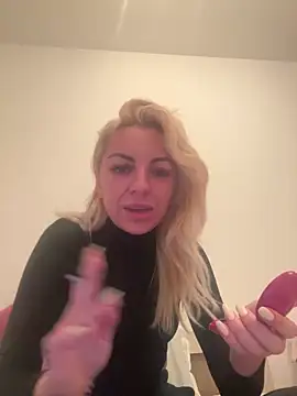 urfavmistressxoxo online show from April 16, 6:29 pm