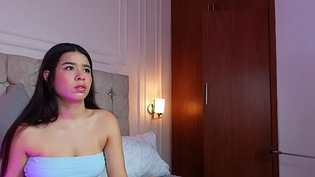 SophieBuitrago online show from May 28, 12:03 pm