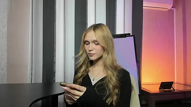 AdelineCrash online show from April 15, 10:16 am