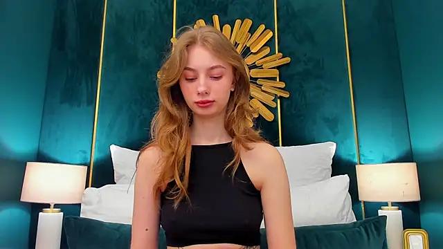 EricaLow online show from May 5, 5:10 am