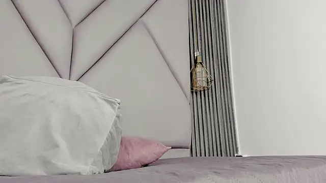 lolabunnysc online show from May 14, 1:50 pm