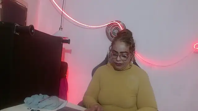 Sweet-Mommy-Milf online show from May 14, 11:43 pm