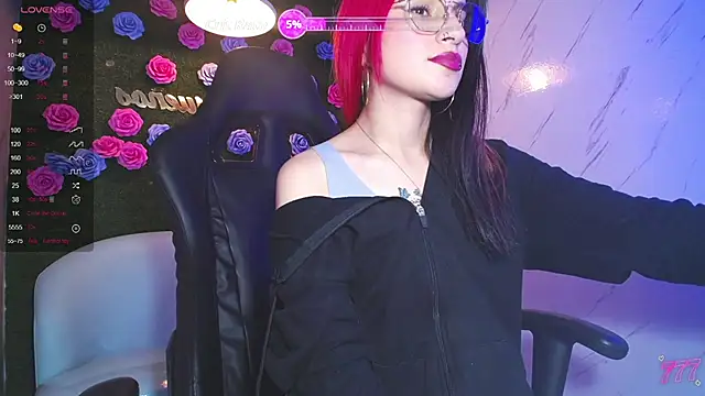 Moon Red r online show from May 15, 1:58 pm