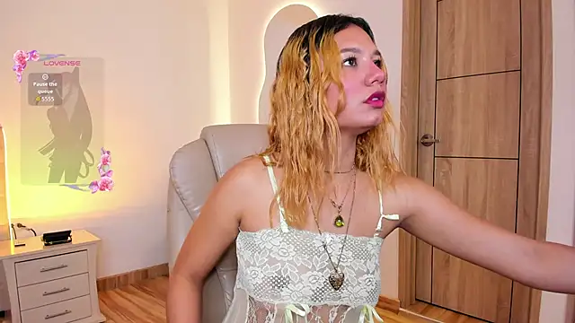 Evaluna  adams online show from April 20, 4:59 am