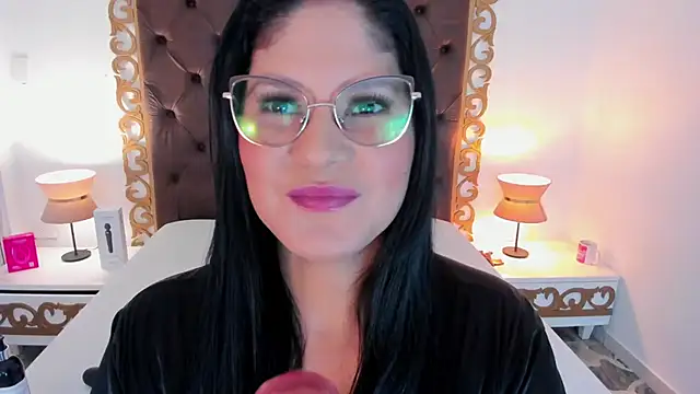 AlinaVegaa  online show from April 23, 7:49 pm