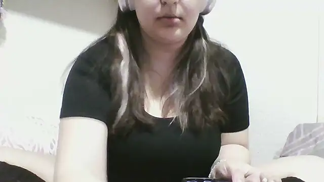 SmokeyAnne online show from April 19, 1:16 am