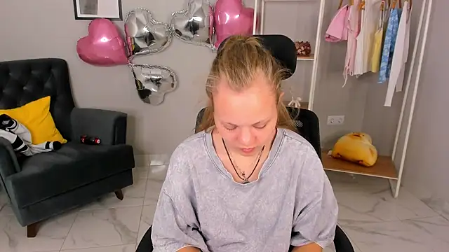 Ellen Mafour online show from April 21, 10:55 am