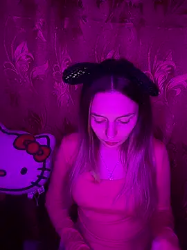 aura lune online show from April 22, 7:33 pm