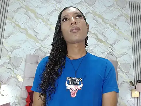 Mia Hiills online show from May 30, 3:21 pm
