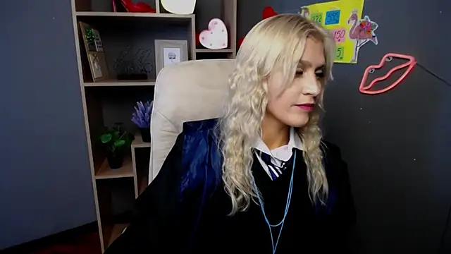 RubyDaviss online show from May 8, 12:30 pm