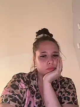 Poppylooloo online show from June 14, 1:44 pm