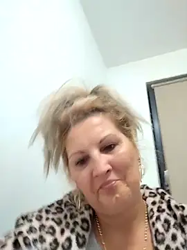 Divineblond online show from October 4, 4:33 pm